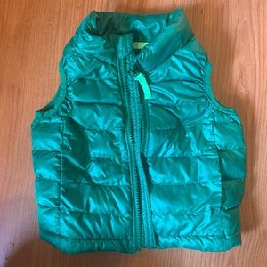 Primary puffer vest/sleeveless jacket. EUC! Size 2.